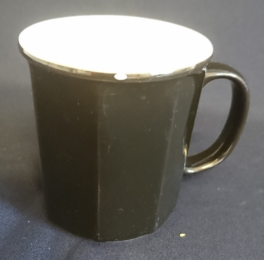 KAFFEETASSE - Porzellan, Zweifärbiges Oktagon Relief Motiv Dekor (BC)