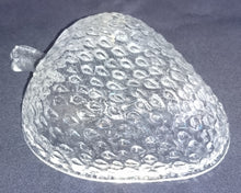 Lade das Bild in den Galerie-Viewer, 3er Set GROßE &amp; KLEINE BEILAGEN~ DESSERTSCHALEN - Hartglas, Obst Frucht Erdbeere Form Relief Motiv Dekor
