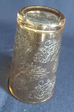 Lade das Bild in den Galerie-Viewer, KORN~ GETRÄNKEGLAS - Hartglas, Perlmut Ornamente Symbole Abstrakt Motiv Dekor
