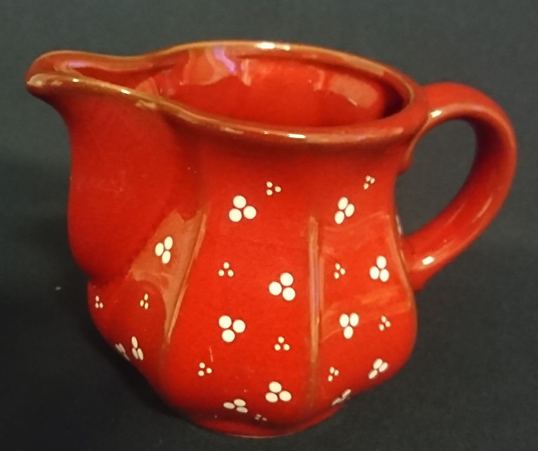 MILCHKÄNNCHEN - Porzellan, Punkte Dreier Kreise Senkrechte Balken Relief Motiv Dekor