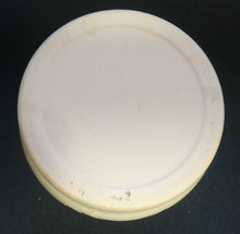 Lade das Bild in den Galerie-Viewer, SCHMALZTÖPFCHEN - Keramik / Steingut, Geometrisches Symetrisch Abstraktes Symbol Motiv Dekor (BC)
