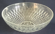 Lade das Bild in den Galerie-Viewer, SERVIER~ BEILAGENSCHÜSSEL - Hartglas, Stern Blumenblüte Splitter Kristall Motiv Dekor
