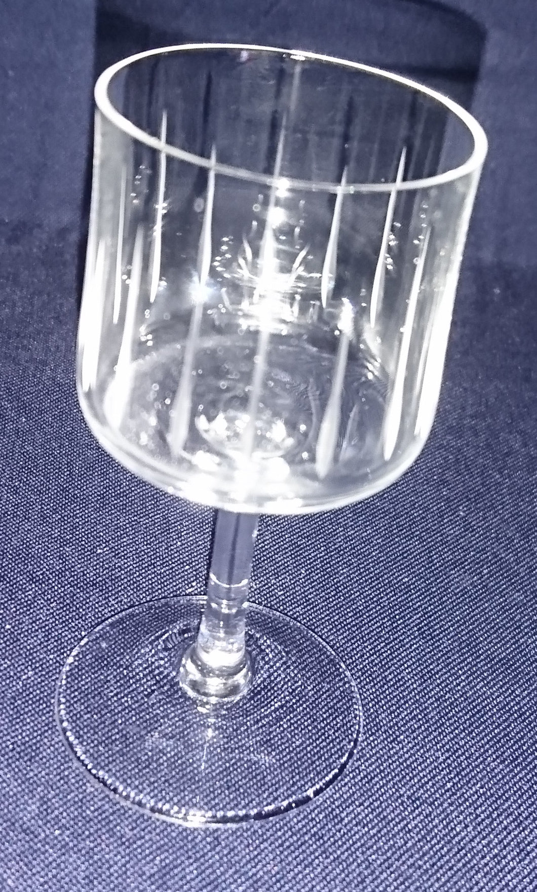 SHOT~ GETRÄNKEGLAS - Hartglas, Striche Linien Relief Motiv Dekor