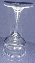 Lade das Bild in den Galerie-Viewer, 2er Set WEIßWEIN~ GETRÄNKEGLÄSER - Hartglas, Geschliffen Mattiert Waagerecht Linien Streifen Motiv Dekor
