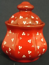 Lade das Bild in den Galerie-Viewer, 3er Set MILCHKÄNNCHEN &amp; ZUCKERDOSE MIT DECKEL - Keramik / Steingut, Punkte Dreier Kreise Senkrechte Balken Relief Motiv Dekor
