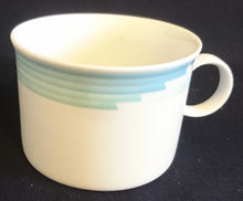 Lade das Bild in den Galerie-Viewer, KAFFEETASSE &quot;Friesland&quot; - Porzellan, Abstraktes Geometrisches Linien Dekor
