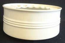 Lade das Bild in den Galerie-Viewer, STÖVCHEN &quot;Friesland&quot; - Porzellan, Abstrakt Geo Linien Relief Motiv Dekor
