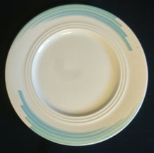 Lade das Bild in den Galerie-Viewer, UNTERTASSE &quot;Friesland&quot; - Porzellan, Abstraktes Geometrisches Linien Dekor
