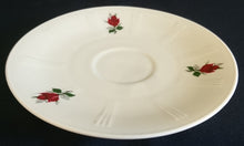Lade das Bild in den Galerie-Viewer, UNTERTASSE - Porzellan, Flora Rosenblüten Blumen Linien Striche Relief Motiv Dekor
