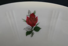 Lade das Bild in den Galerie-Viewer, UNTERTASSE - Porzellan, Flora Rosenblüten Blumen Linien Striche Relief Motiv Dekor
