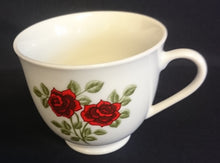 Lade das Bild in den Galerie-Viewer, TEETASSE - Porzellan, Flora Rosenblumen Blüten Strauch Blatt Blätter Motiv Dekor
