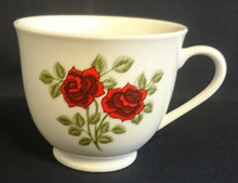 Lade das Bild in den Galerie-Viewer, TEETASSE - Porzellan, Flora Rosenblumen Blüten Strauch Blatt Blätter Motiv Dekor
