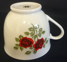 Lade das Bild in den Galerie-Viewer, TEETASSE - Porzellan, Flora Rosenblumen Blüten Strauch Blatt Blätter Motiv Dekor
