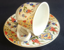 Lade das Bild in den Galerie-Viewer, MOCCA~ KAFFEETASSE &quot;Junbostar&quot; - Porzellan, Goldrand Linien Flora Blumenblüten Pflanzen Motiv Dekor

