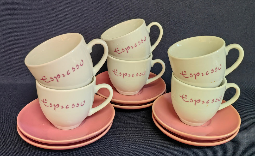 12 Teiliges ESPRESSO~ KAFFEESERVICE - Porzellan, Rosa Färbiges Espresso Aufschrift Druck Motiv Dekor