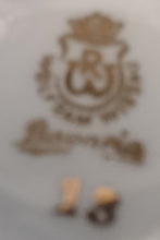 Lade das Bild in den Galerie-Viewer, TEE~ SAMMELTASSE - Porzellan, Goldrand Flora Blatt Blätter Ranken Abstrakt Motiv Dekor
