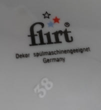 Lade das Bild in den Galerie-Viewer, 15 Teiliges TEESERVICE &quot;Flirt&quot; - Porzellan, Flora Blumenblüten Pflanzen Linien Streifen Rand Motiv Dekor

