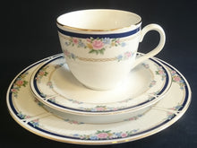 Lade das Bild in den Galerie-Viewer, 2er Set KAFFEETASSEN &quot;Patricia&quot; - Porzellan, Goldrand Flora Rosenblumen Kettenglieder Motiv Dekor
