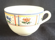 Lade das Bild in den Galerie-Viewer, 15 Teiliges TEESERVICE &quot;Flirt&quot; - Porzellan, Flora Blumenblüten Pflanzen Linien Streifen Rand Motiv Dekor
