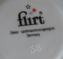 Lade das Bild in den Galerie-Viewer, 3er TEEGEDECK &quot;Flirt&quot; - Porzellan, Flora Blumenblüten Pflanzen Linien Streifen Rand Motiv Dekor
