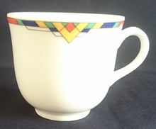 Lade das Bild in den Galerie-Viewer, 2er Kaffeegedeck - Porzellan, Abstrakt Geometrisches Dreieck Karo Motiv Dekor
