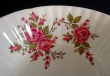 Lade das Bild in den Galerie-Viewer, SALATSCHÜSSEL - Porzellan, Flora Rosenblumen Blütenknospen Linien Wellen Relief Motiv Dekor
