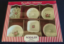 Lade das Bild in den Galerie-Viewer, 6er Set MINIATUR BACKFORMEN &amp; SCHÜSSELN - Porzellan, Flora Rosenblüten Blume Pflanzen Motiv Dekor (Kopie)
