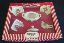 Lade das Bild in den Galerie-Viewer, 6er Set MINIATUR SPEISEGESCHIRR - Porzellan, Flora Rosenblüten Blume Pflanzen Motiv Dekor (Kopie) (Kopie)
