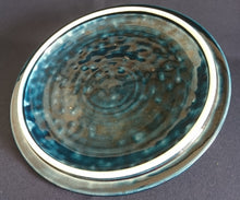 Lade das Bild in den Galerie-Viewer, FONDUE SET (4 Teilig) &quot;Brotzeit&quot; &quot;Studio Linie&quot; - Keramik / Steingut &amp; Metall, Antikes Abstraktes Kreise Striche Blüten Motiv Dekor, Bjön Wiinblad Design (BC)
