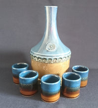 Lade das Bild in den Galerie-Viewer, 2er Set GETRÄNKEBECHER -KURZE / SHOTS &quot;Brotzeit&quot; &quot;Studio Linie&quot; - Keramik / Steingut, Antikes Abstraktes Kreise Striche Blüten Motiv Dekor, Bjön Wiinblad Design (BC)

