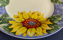 Lade das Bild in den Galerie-Viewer, 2er Set DESSERTTELLER - Porzellan, Flora Sommer Sonnenblumen Blüten Motiv Dekor
