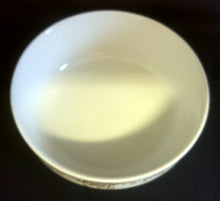 Lade das Bild in den Galerie-Viewer, BEILAGEN~ SALATSCHÜSSEL - Porzellan, Abstraktes Symbol Zeichen Motiv Dekor
