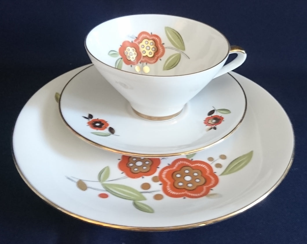 3er TEE~ SAMMELGEDECK - Porzellan, Goldrand Flora Pflanzen Blumenblüten Blatt Blätter Motiv Dekor (BC)