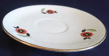 Lade das Bild in den Galerie-Viewer, 3er TEE~ SAMMELGEDECK - Porzellan, Goldrand Flora Pflanzen Blumenblüten Blatt Blätter Motiv Dekor (BC)
