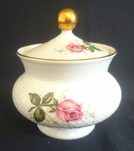 Lade das Bild in den Galerie-Viewer, 5er Set KAFFEEKANNE + DECKEL &amp; MILCHKÄNNCHEN &amp; ZUCKERDOSE + DECKEL &quot;Annabell&quot; - Porzellan, Goldrand Flora Rosenblumen Blüten Relief Motiv Dekor
