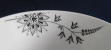 Lade das Bild in den Galerie-Viewer, BEILAGENSCHÜSSEL - Porzellan, Flora Blumenblüten Blatt Blätter Abstrakt Motiv Dekor (BC)
