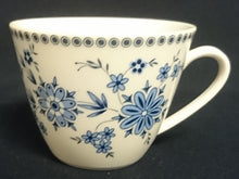Lade das Bild in den Galerie-Viewer, 2er Set KAFFEETASSEN - Porzellan, Punkte Kreise Rand Flora Blüten Pflanzen Blatt Blätter Motiv Dekor
