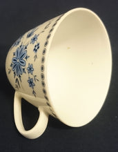 Lade das Bild in den Galerie-Viewer, 2er Set KAFFEETASSEN - Porzellan, Punkte Kreise Rand Flora Blüten Pflanzen Blatt Blätter Motiv Dekor
