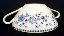 Lade das Bild in den Galerie-Viewer, 2er Set SUPPENTASSEN - Porzellan, Flora Pflanzen Blumenblüten Kreise Punkte Rand Motiv Dekor

