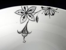 Lade das Bild in den Galerie-Viewer, 2er Set SUPPENTELLER - Porzellan, Flora Blumenblüten Blatt Blätter Abstrakt Motiv Dekor
