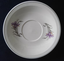 Lade das Bild in den Galerie-Viewer, UNTERTASSE - Keramik / Steingut, Flora Lilien Blumenblüten Pflanzen Motiv Dekor
