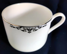 Lade das Bild in den Galerie-Viewer, 2er KAFFEEGEDECK - Porzellan, Abstrakt Geometrisch Zeichen Symbole Linien Rand Motiv Dekor
