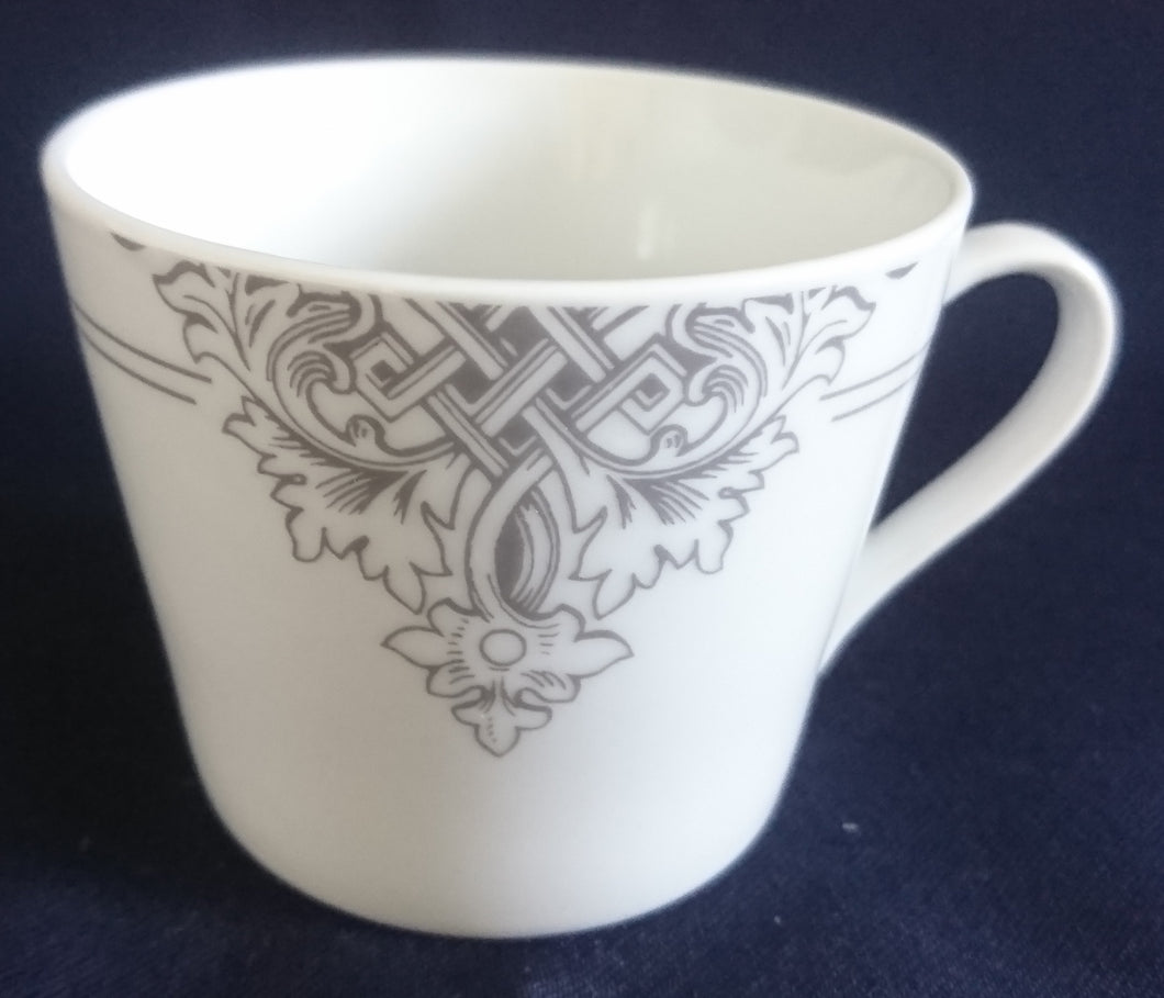 KAFFEETASSE - Porzellan, Doppelte Linien Weihnachtsbaum Spitze Motiv Dekor