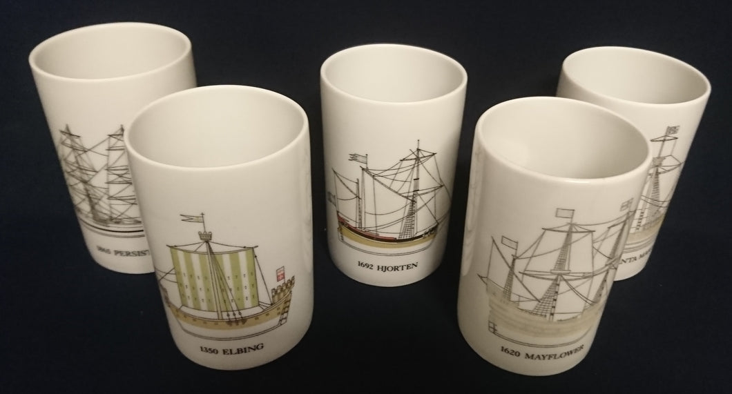 5er Set GETRÄNKEBECHER - Porzellan, Jahrgänge Aufschrift Segelschiffe Motiv Dekor