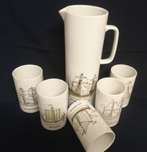 Lade das Bild in den Galerie-Viewer, 6er Set GETRÄNKEKANNE &amp; ~BECHER - Porzellan, Jahrgänge Aufschrift Segelschiffe Motiv Dekor
