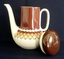 Lade das Bild in den Galerie-Viewer, KAFFEEKANNE MIT DECKEL - Porzellan, Geometrisches Abstraktes Wellen Zeichen Motiv Dekor
