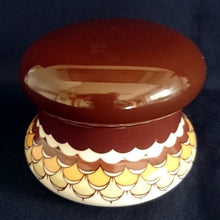 Lade das Bild in den Galerie-Viewer, ZUCKERDOSE MIT DECKEL - Porzellan, Geometrisches Abstraktes Wellen Zeichen Motiv Dekor

