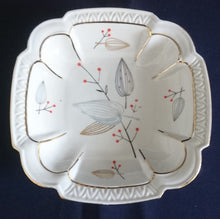 Lade das Bild in den Galerie-Viewer, BEILAGENSCHÄLCHEN - Porzellan, Gold Linien Flora Pflanzen Randwölbungen Relief Motiv Dekor
