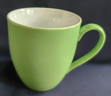 Lade das Bild in den Galerie-Viewer, KAFFEETASSE ~POTT - Keramik / Steingut, Einfärbiges Motiv Dekor
