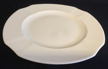 Lade das Bild in den Galerie-Viewer, 2er Set DESSERTTELLER - Porzellan, Moderne Gastronomische Gewölbte Relief Form Motiv Dekor
